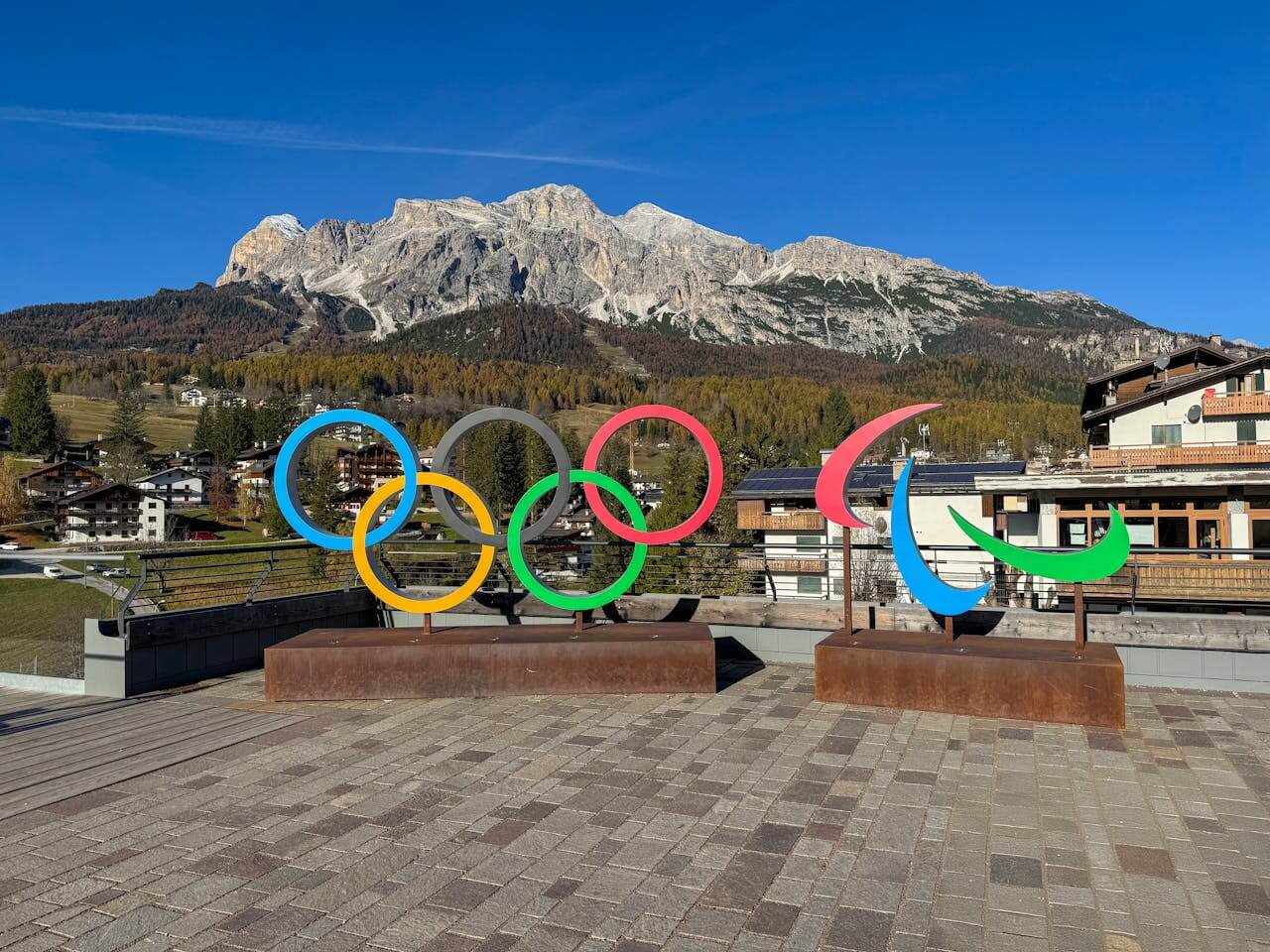 Олимпийски и параолимпийски символи в Кортина д'Ампецо