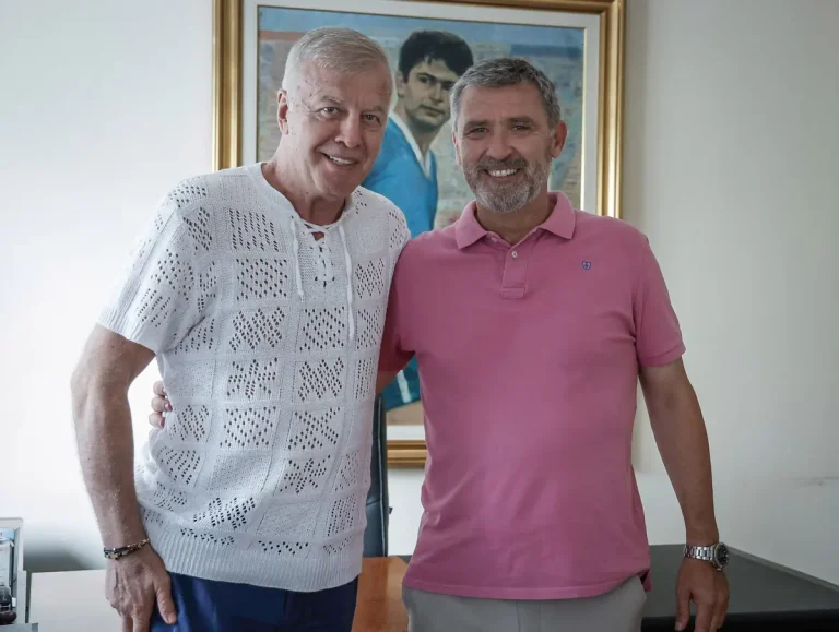 Емилио Ларас поема ДЮШ на Левски
